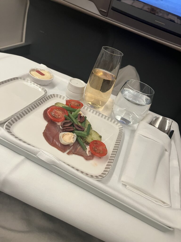 Meal service on board Singapore airlines, Business Class review